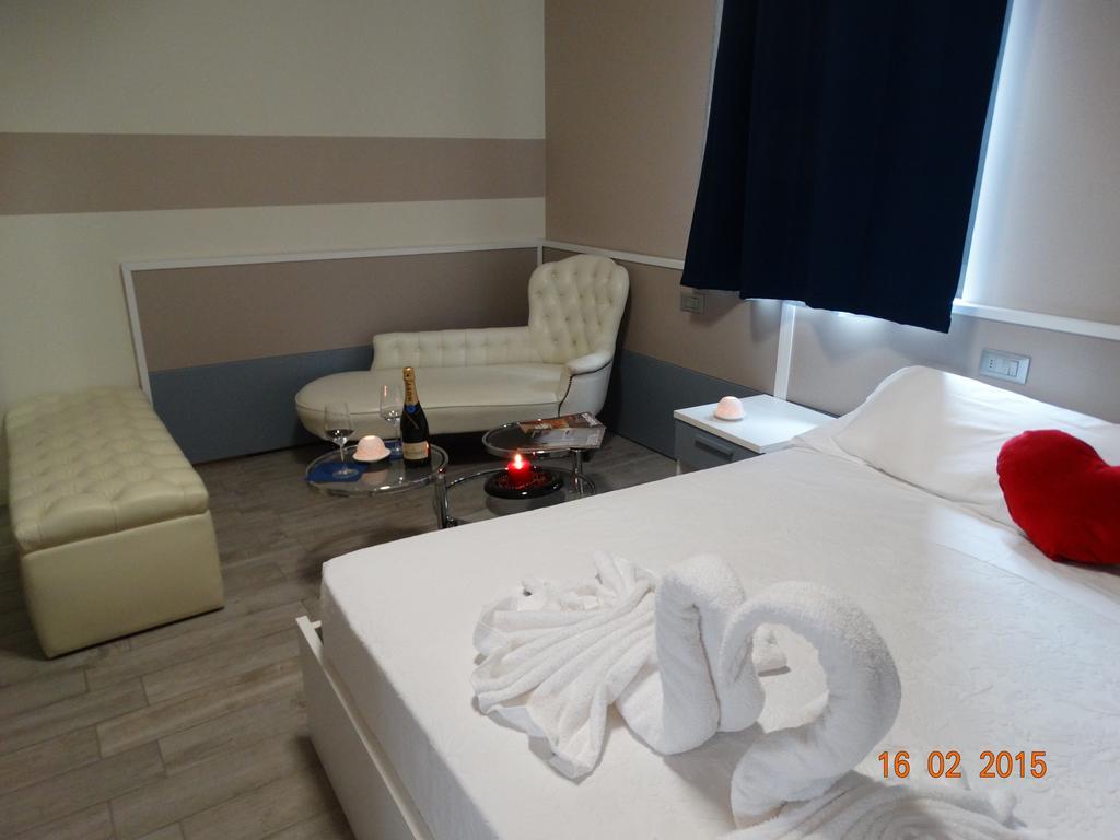 גרומלו דל מונטה Hotel Moderno חדר תמונה