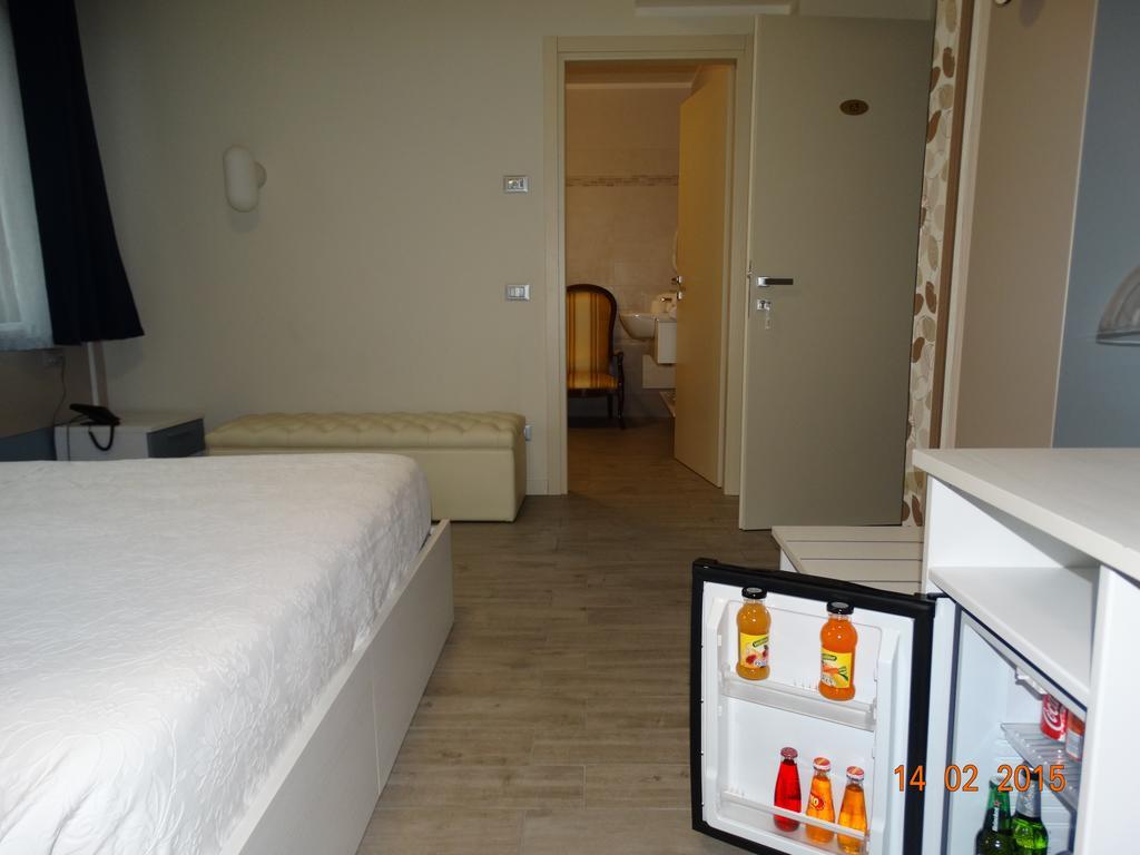 גרומלו דל מונטה Hotel Moderno מראה חיצוני תמונה