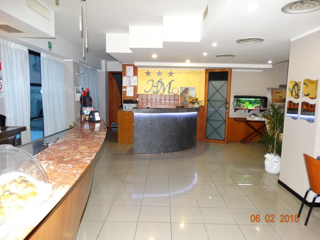 גרומלו דל מונטה Hotel Moderno מראה חיצוני תמונה
