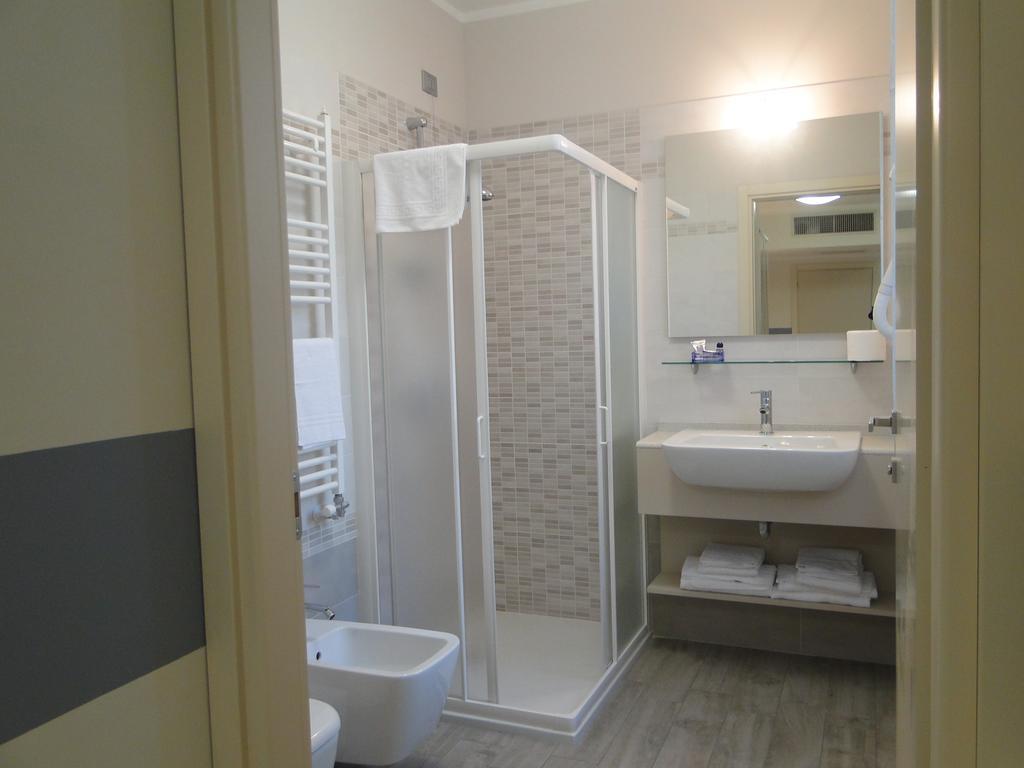 גרומלו דל מונטה Hotel Moderno חדר תמונה