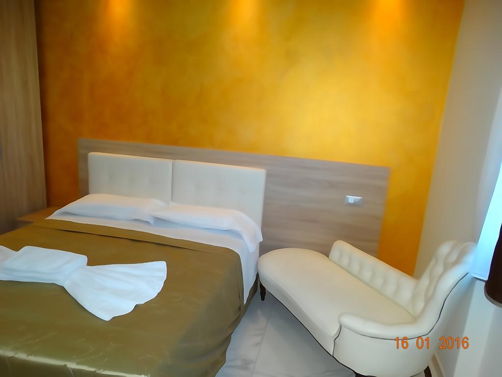 גרומלו דל מונטה Hotel Moderno מראה חיצוני תמונה