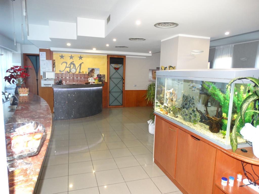 גרומלו דל מונטה Hotel Moderno מראה חיצוני תמונה