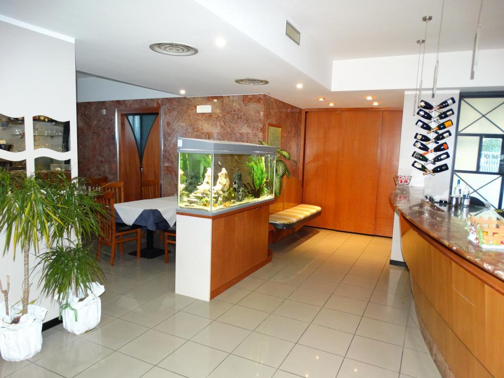 גרומלו דל מונטה Hotel Moderno מראה חיצוני תמונה