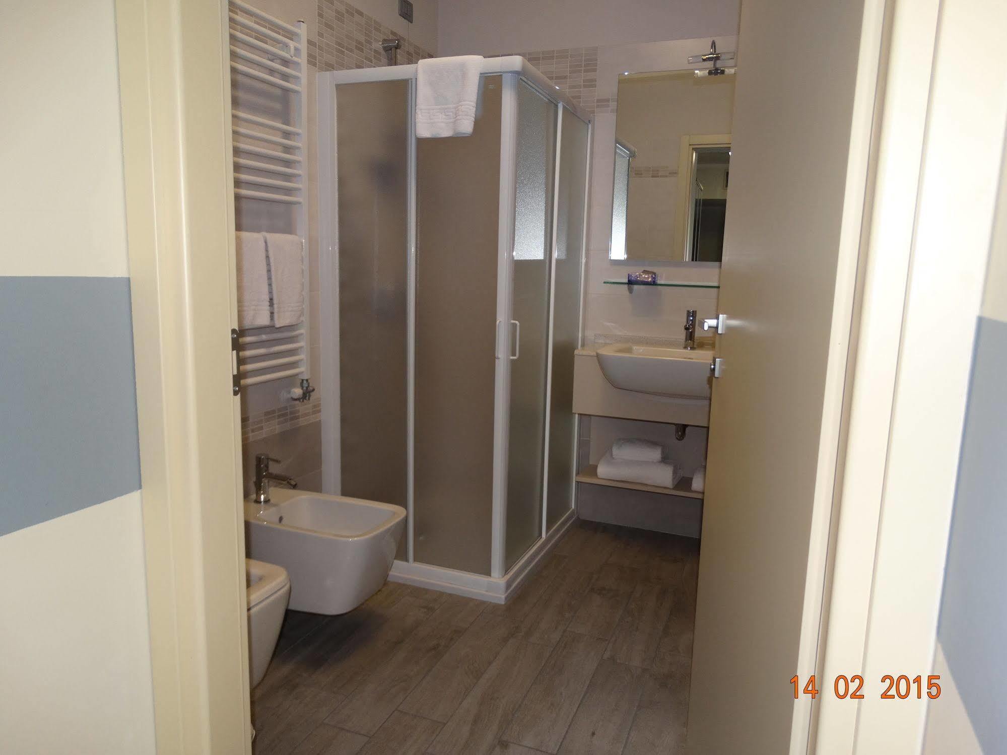 גרומלו דל מונטה Hotel Moderno מראה חיצוני תמונה